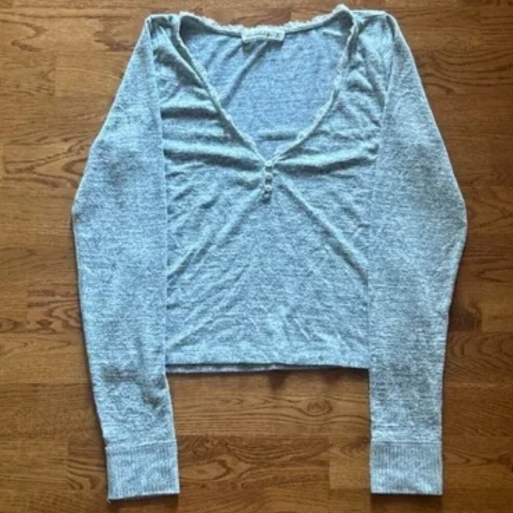 abercrombie long sleeve top shirt M Gray V Neck Henley Lace Crochet Trim Soft